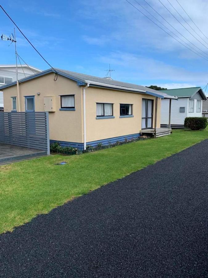 Urenui Beach Bach Exterior photo