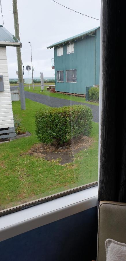 Urenui Beach Bach Exterior photo